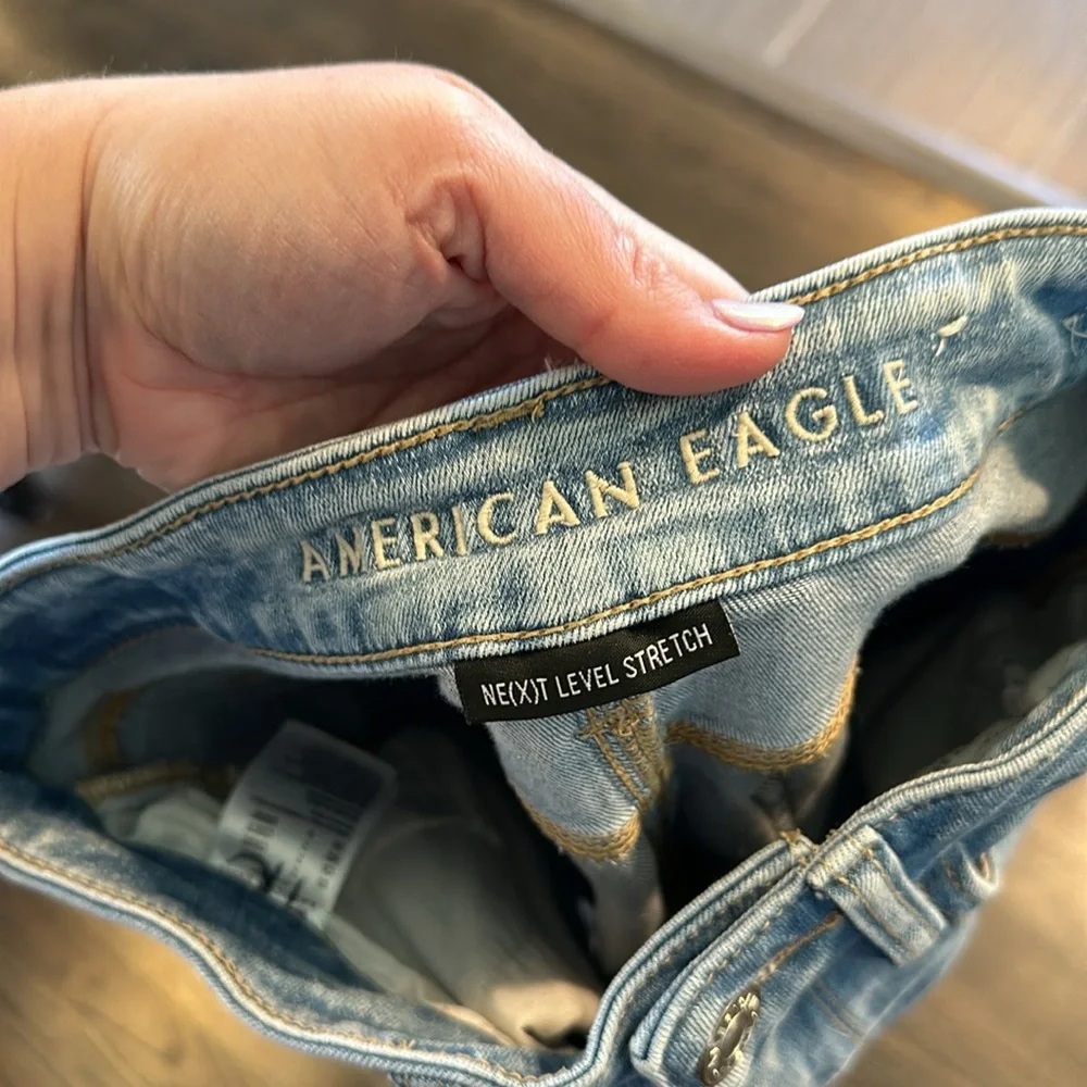 American Eagle Hi Rise Jegging Jeans 2 Short EUC Distressed - Picture 5 of 8